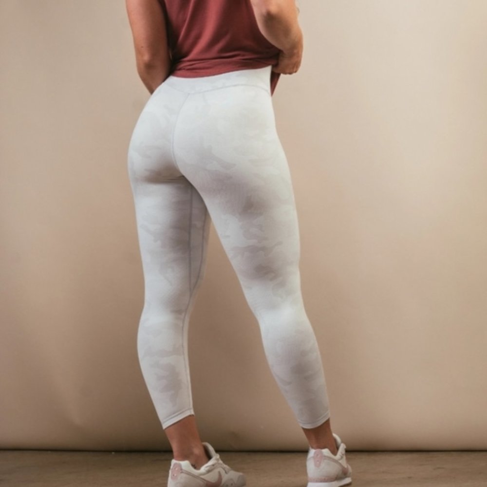 P'tula White Camo Stealth Leggings Size M